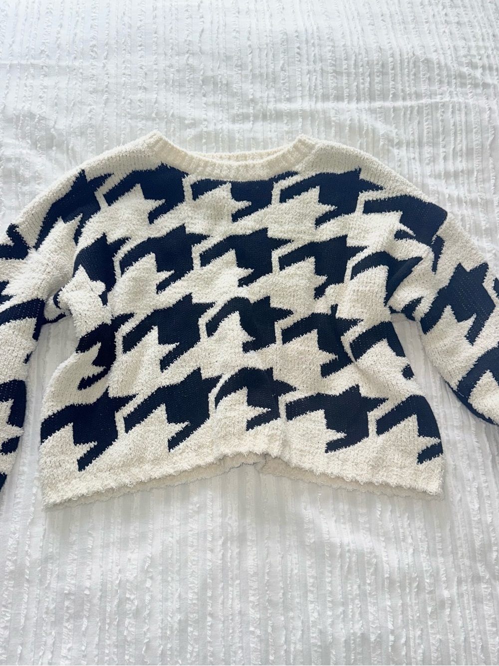 bobeau Cream & Black Houndstooth Crew Sweater